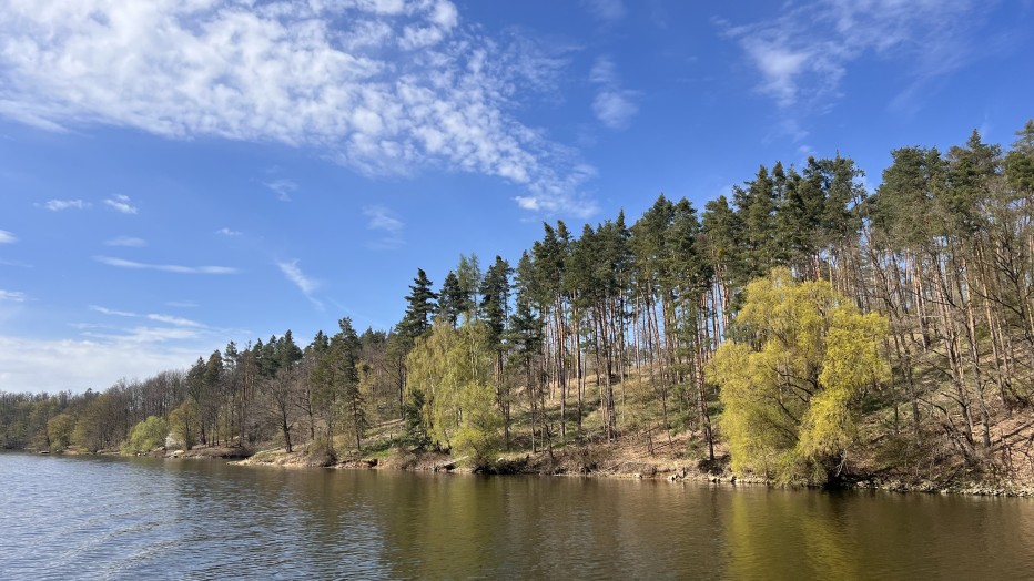 Jarní plavby po Dalešická přehrada během prodloužených víkendů 1.–3. 5. a 8.–10. 5. 2026